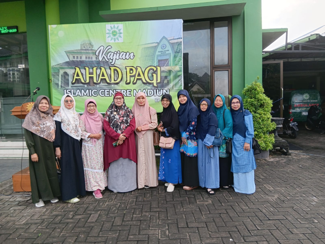 Dra. Dalilah Chandrawati, M.Ag narasumber Pengajian ahad pagi di ICM Kota Madiun